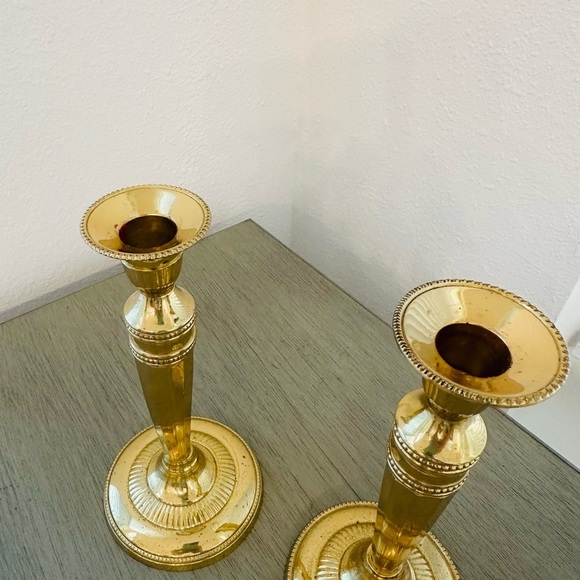 Detailed pair of Vintage brass candlestick holders romantic contemporary dining - Picture 3 of 4